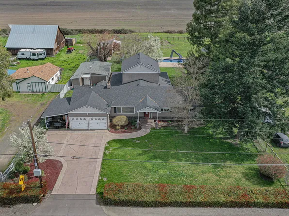1446 Ross Ln, Medford, OR 97501