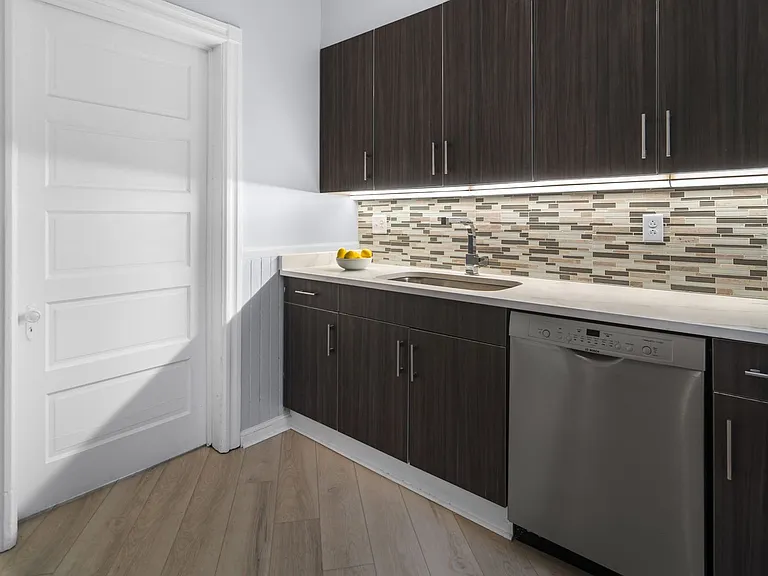 Quarry St. Apartments — Photo 212