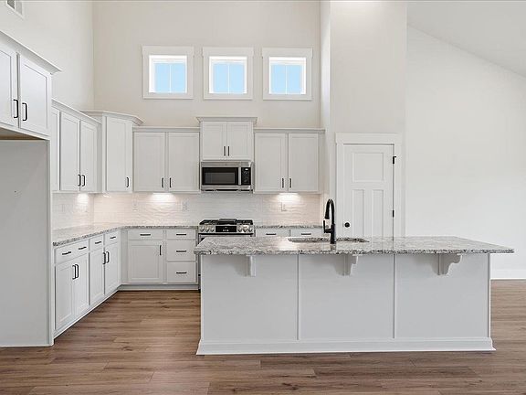 5th image of 1001 Meadow Rue Ct