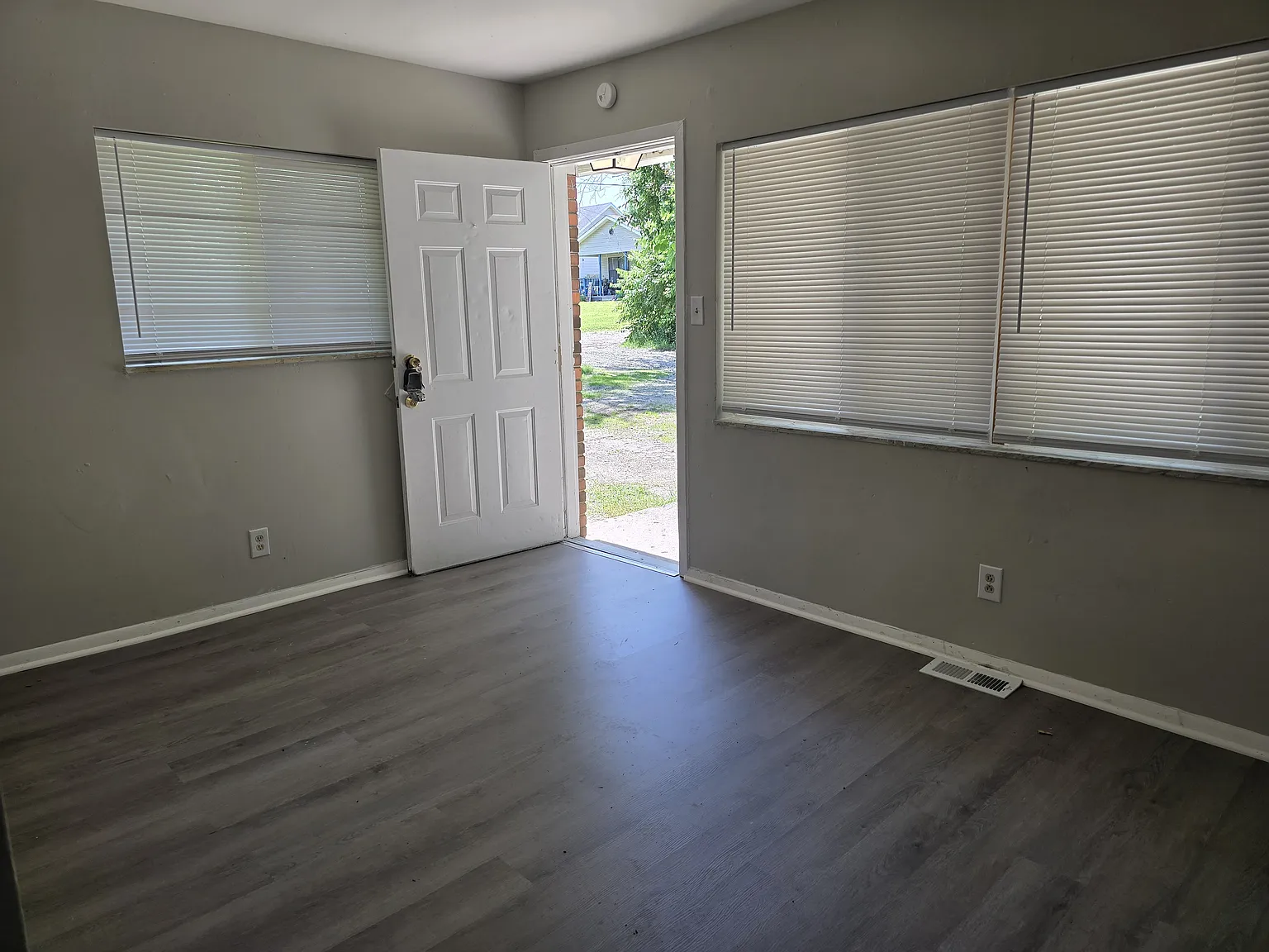 2 bed, 700 sqft, $1,149 — Photo 2