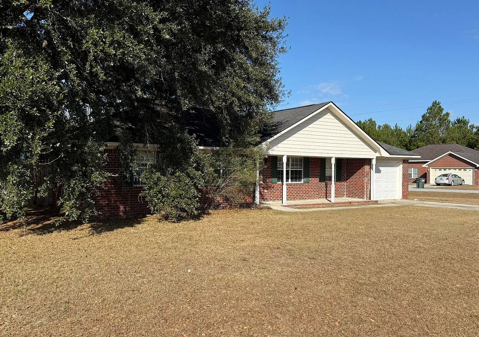 Spacious 3-bedroom, 2-bath ranch-style brick home in Heritage Estates neighborhood — Photo 3