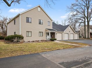 2023 Hawthorne Ln, Chesterton, IN 46304