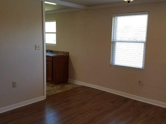 dining room entrance to kitchen