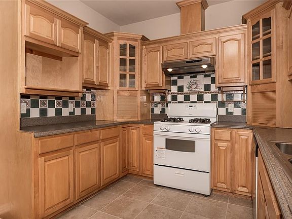 3rd image of 1206 N 22nd Pl