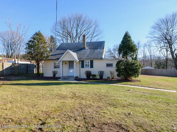 2 Woodbrook Dr, Aberdeen, NJ 07747