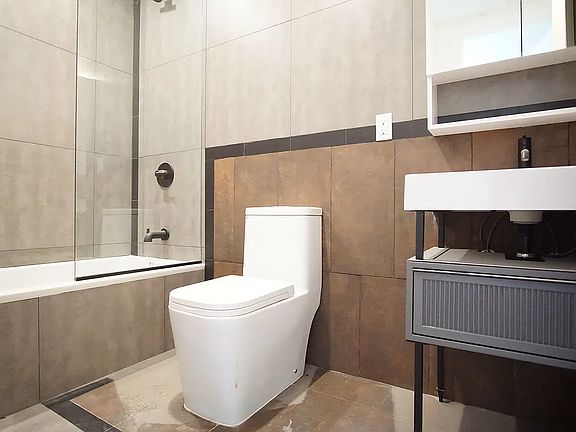 5th image of 293 Fenimore St #1