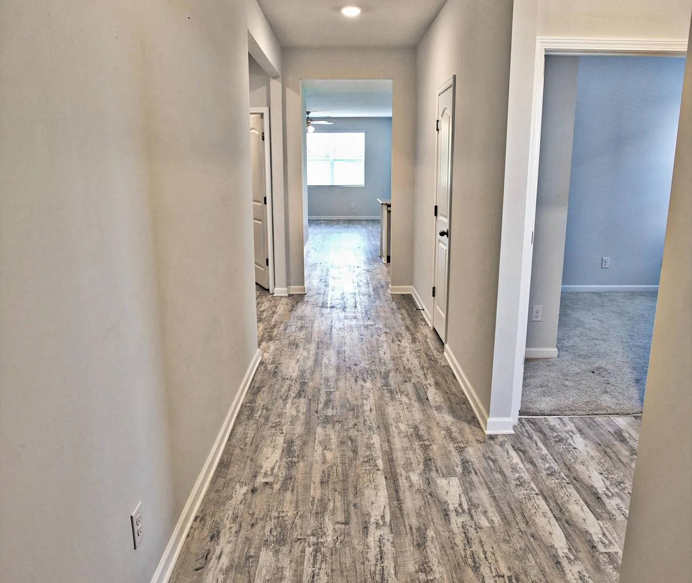 4 bed, 2056 sqft, $1,975 — Photo 4