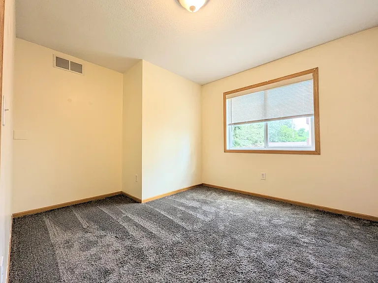 1140 Greenvale Ave W #C — Photo 7