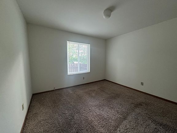 4th image of 119 Monroe St APT 3