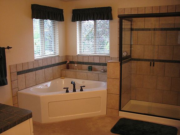 Master 5-piece bath.