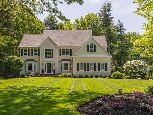 9 Stonegate Rd, Hopkinton, MA 01748