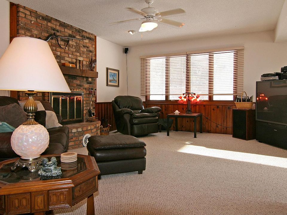 2nd image of 24735 Glen Rd