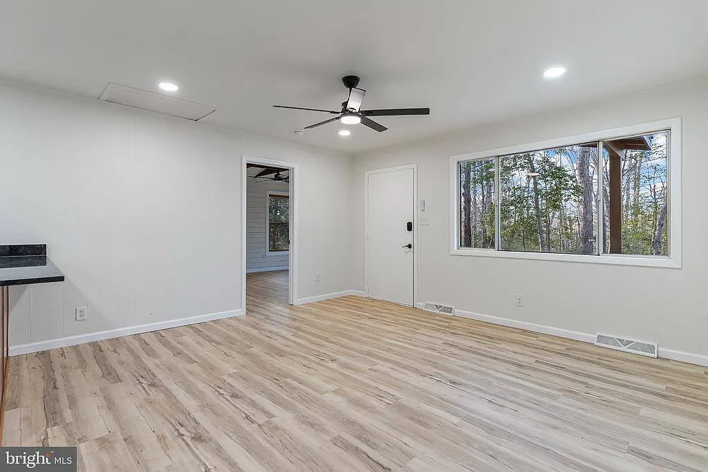 3 bed, 1088 sqft, $2,300 — Photo 3