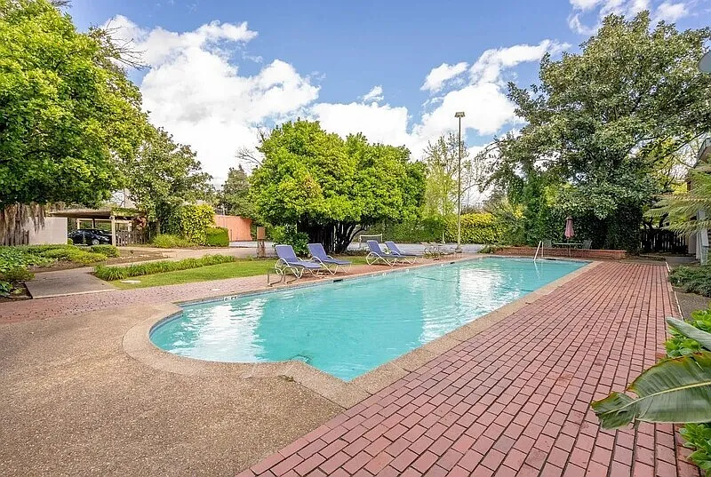 1 bed, 1.0 bath, 800 sqft, $1,590 — Photo 2