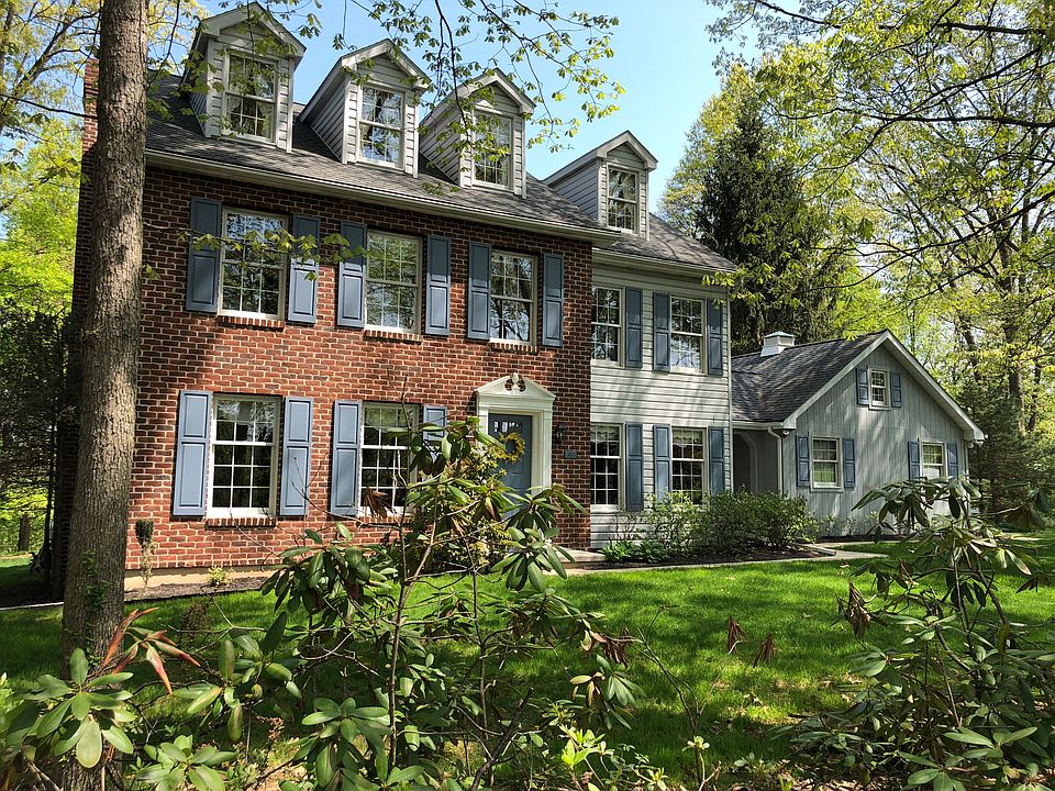 2nd image of 86 Hillymede Dr