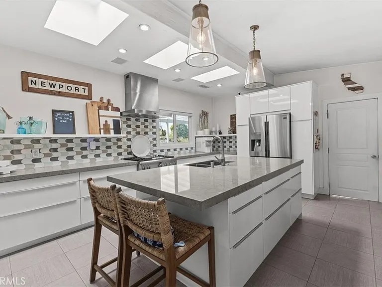 1818 Beryl Ln — Photo 12
