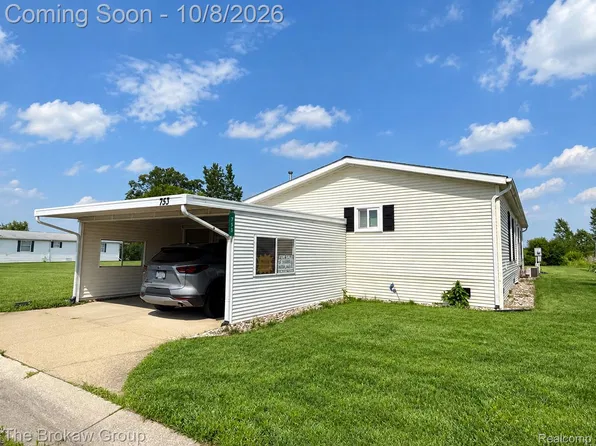 753 Hawick Cir, Mount Morris, MI 48458