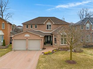 32 Kingfisher Cres, Cambridge, ON N1T 1P9