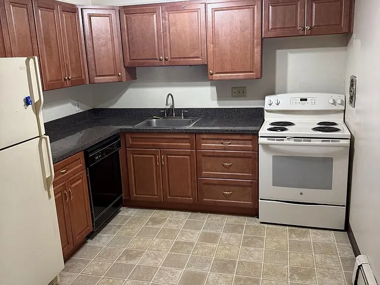 Pondview Apartments — Photo 9