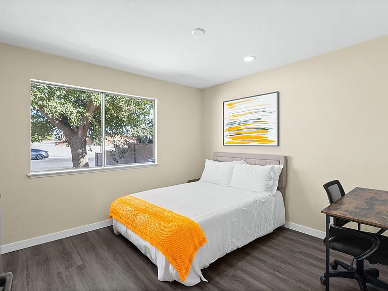 Comb Cir — Photo 1