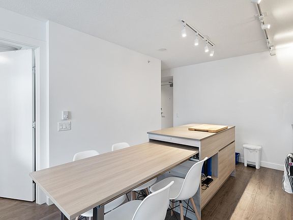 5th image of 988 Quayside Dr #1806