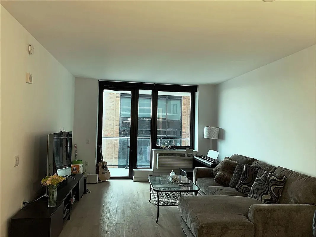 Building Photo - 160 1st St #808
