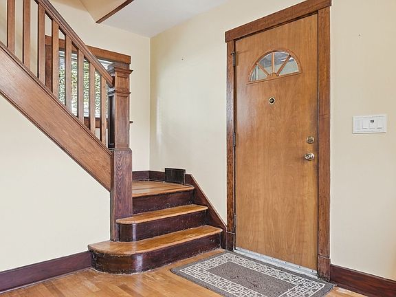 5th image of 10 Broadmoor Ave
