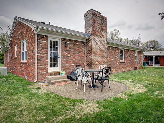 5th image of 914 Walnut Park Dr