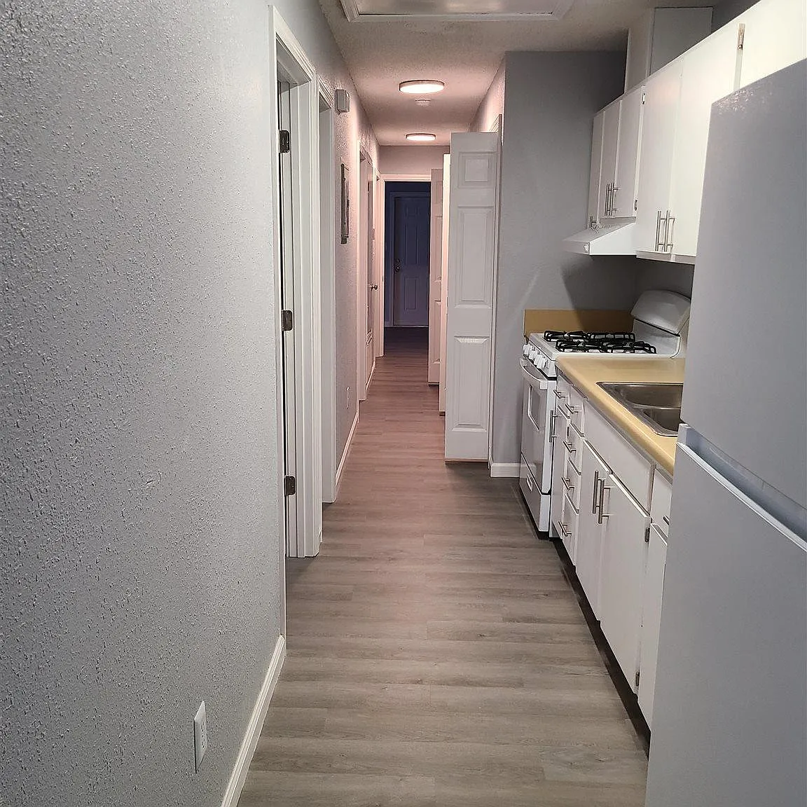 3 bed, 935 sqft, $1,350 — Photo 3