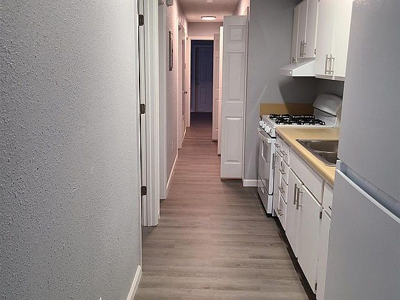 3rd image of 410 E Lloyd St #A