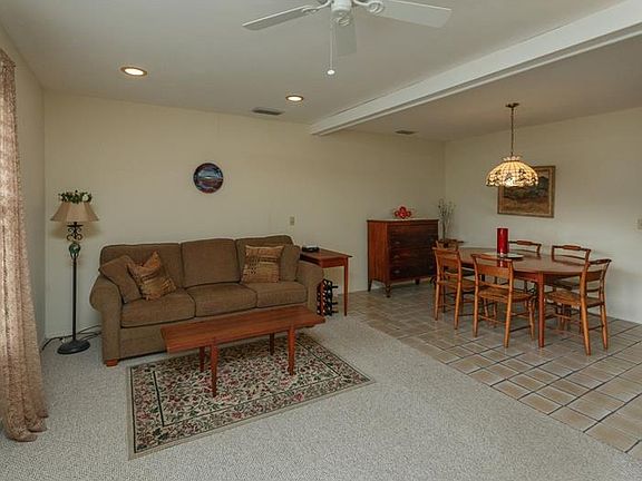 3rd image of 706 Stinnett Dr