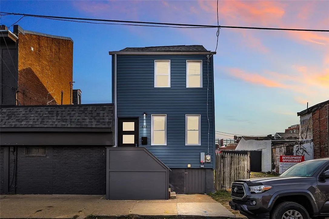 633 Foreland St photo 1