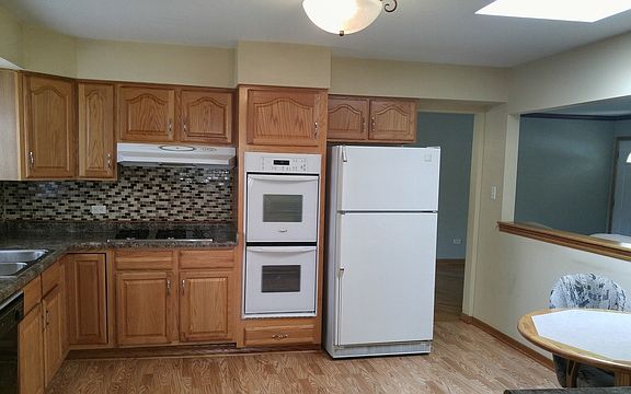 3rd image of 584 King Ln