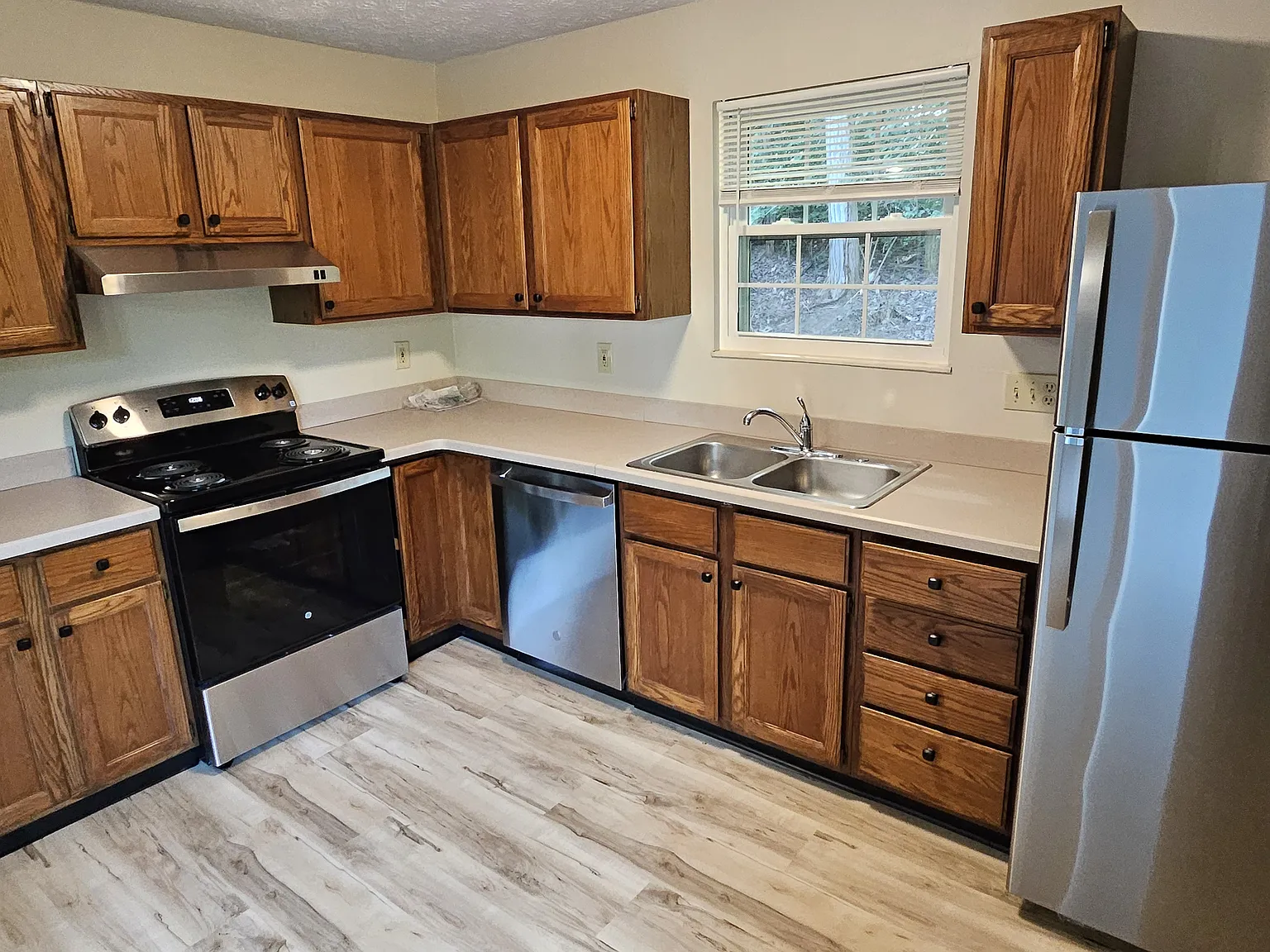 2 bed, 1300 sqft, $1,850 — Photo 2