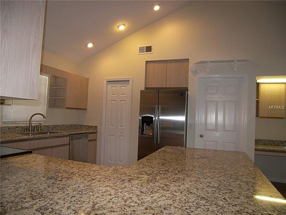 5th image of 5024 Riverwood Cir