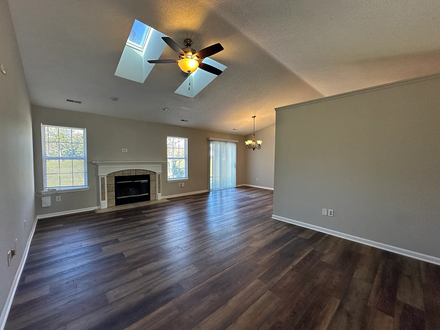 3 bed, 1638 sqft, $1,995 — Photo 4