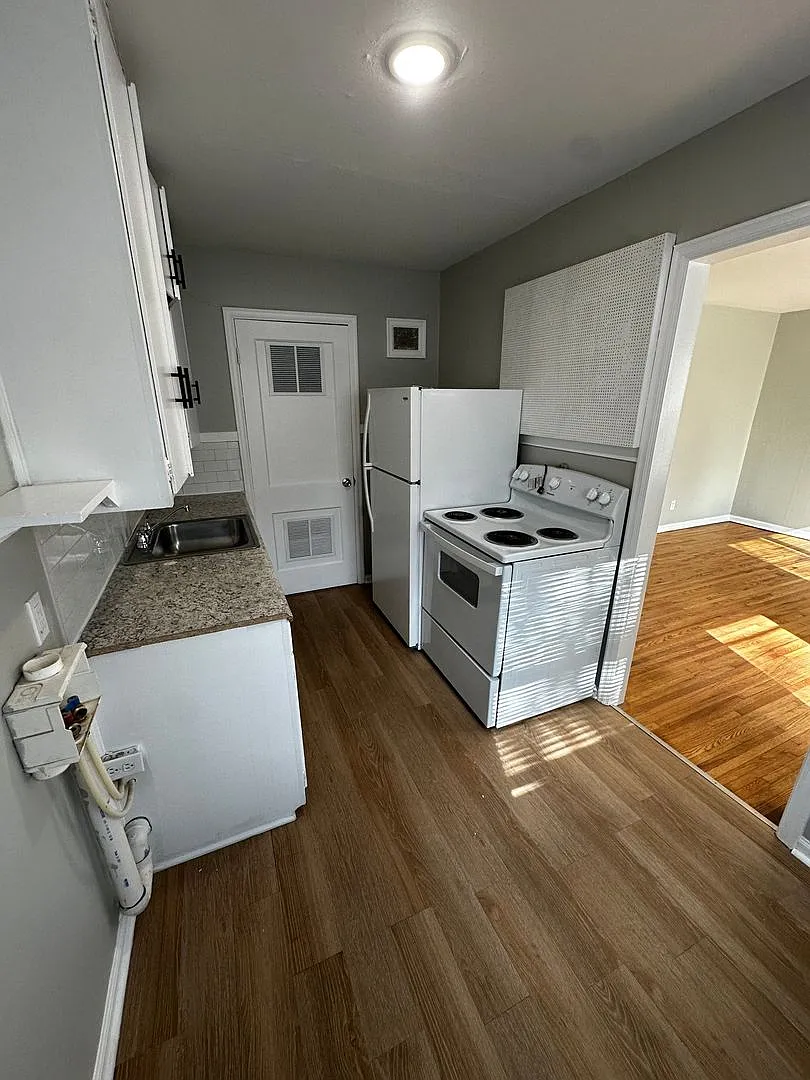 810 S Crestway — Photo 3