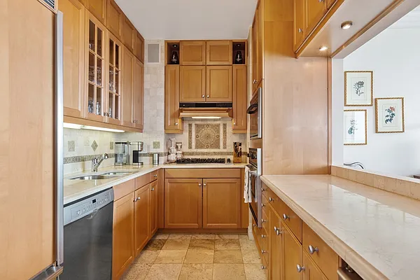 Rented by Corcoran | media 6