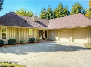 3737 Southern Hills Dr, Des Moines, IA 50321