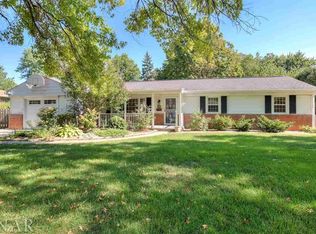 218 Mecherle Dr, Bloomington, IL