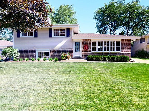 2nd image of 774 Willow Ct