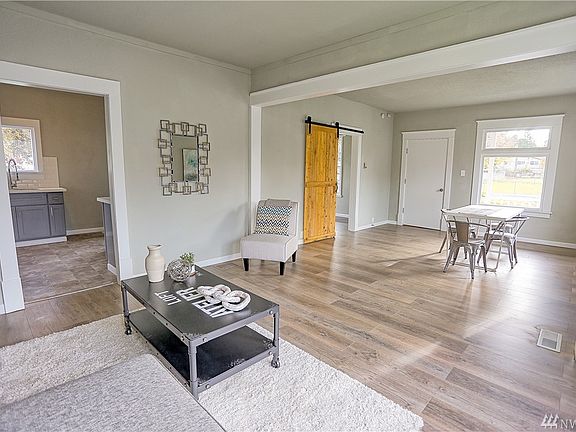 5th image of 1835 E Morton St