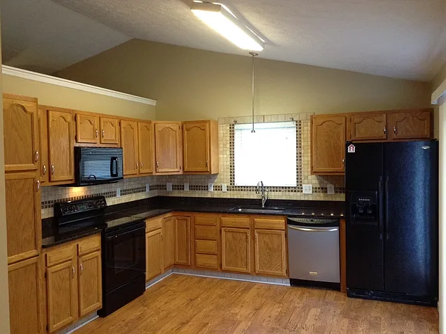 Building Photo - 283 Deer Creek Dr