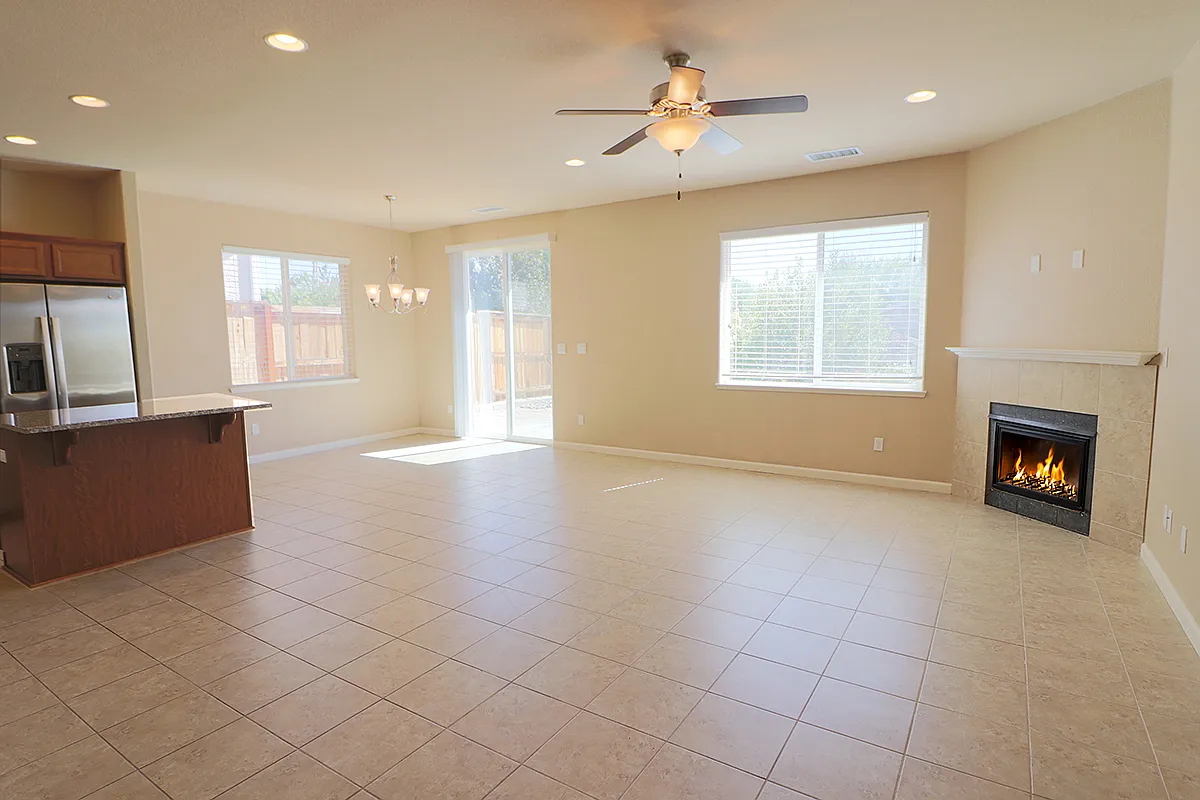 3 bed, 1545 sqft, $2,795 — Photo 3
