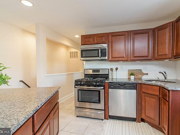 3rd image of 2300 S 20th St Floor 2