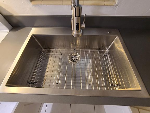Kitchen Sink with Grate