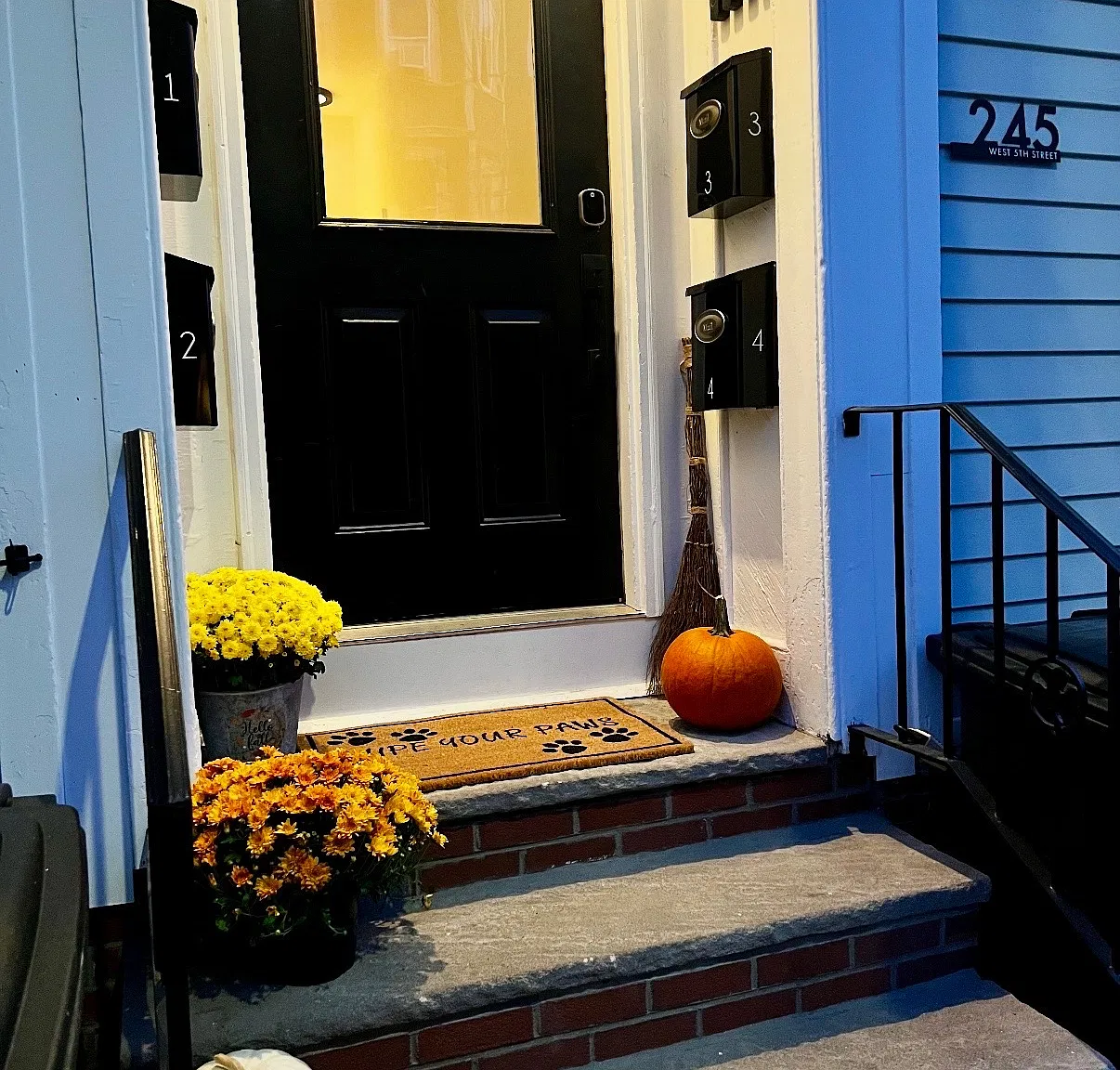 245 W 5th St — Photo 4
