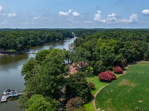 2430 Bluff Point Rd, Kilmarnock, VA 22482