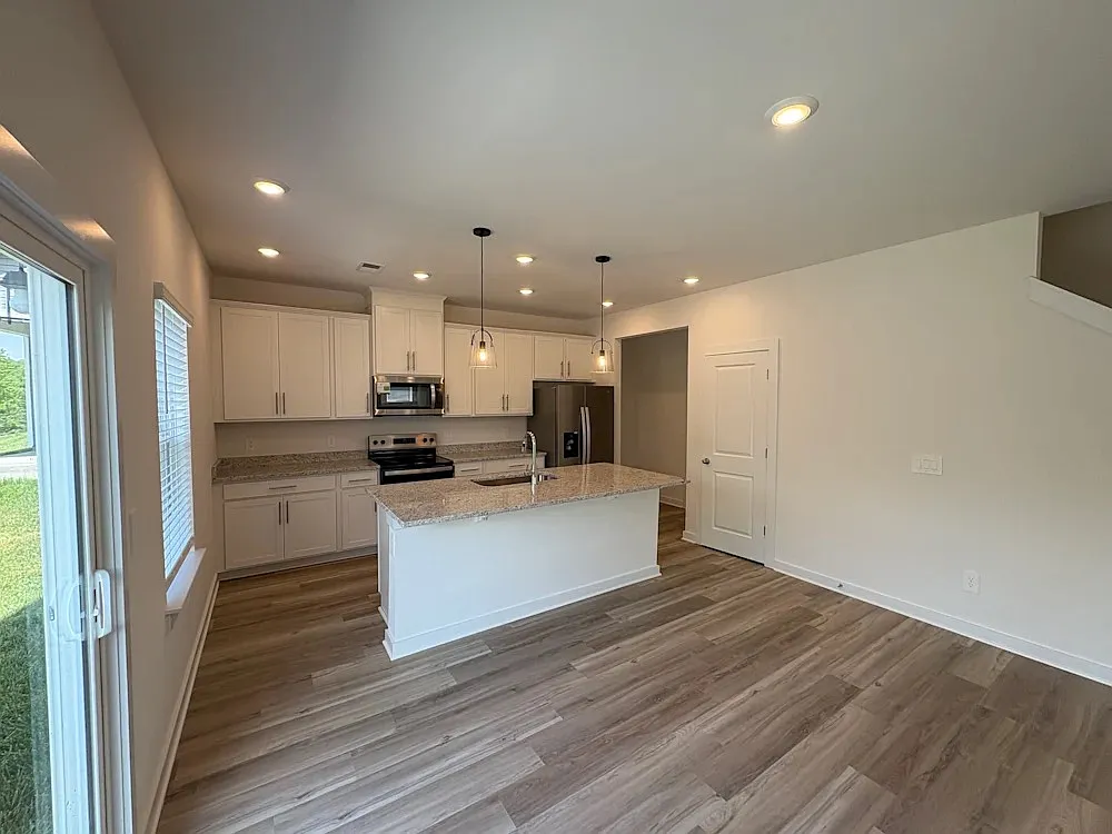 4 bed, 2.5 bath, 2479 sqft, $1,947 — Photo 2