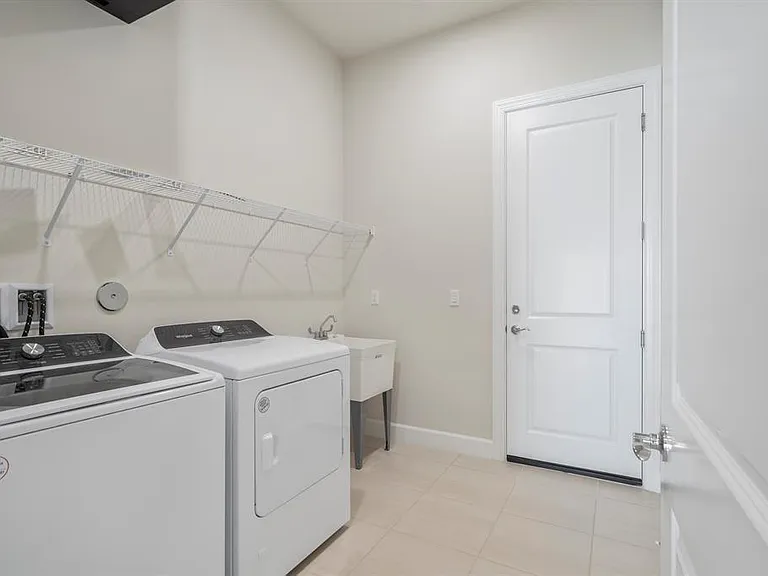 818 SE Courances Dr — Photo 14